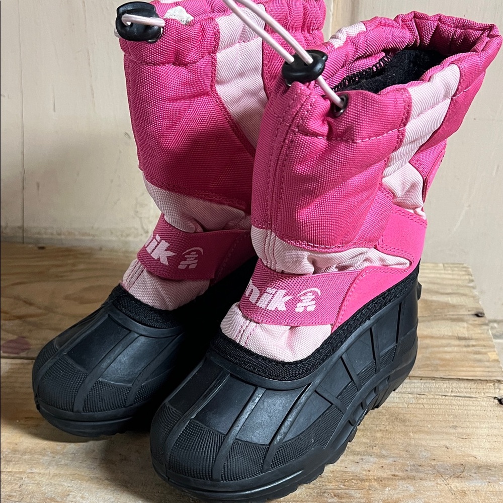 Girls 12 Pink and Black Kamik Winter Snow boot. Great condition